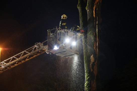 Unwetter Und Sturm Forderte Feuerwehren: Binnen Vier Stunden Standen ...